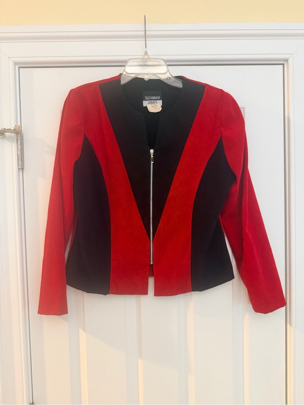 Ladies Size 10P "Suzannah James" Red & Black Zip-Front Blazer GUC